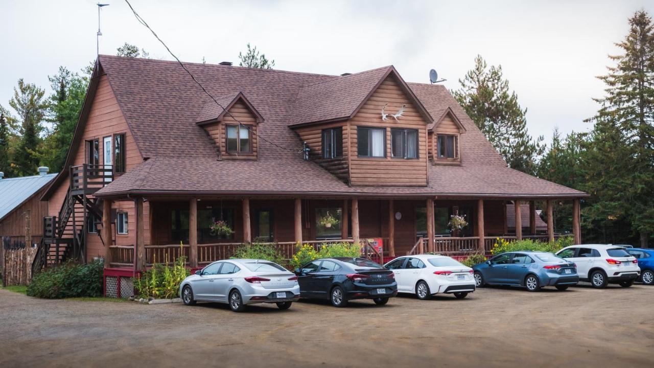 L'Auberge Refuge Du Trappeur サン・マチュー・デュ・パルク エクステリア 写真